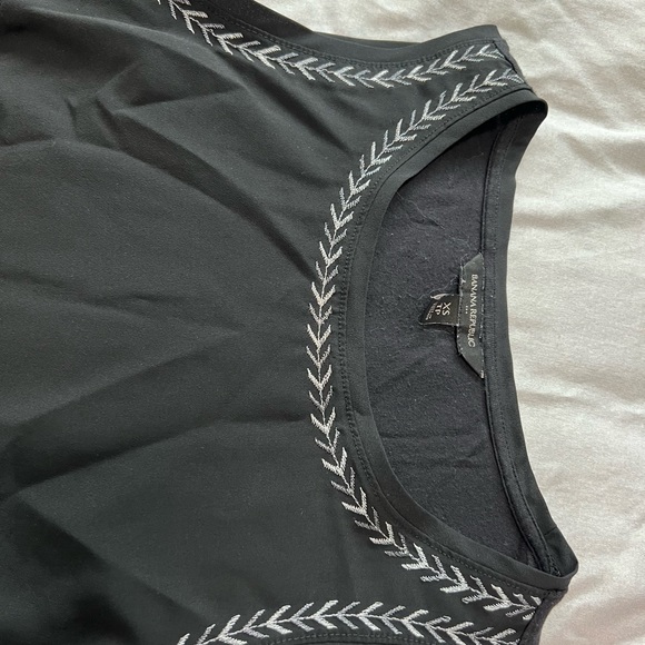 Various tank style tops - all xs (but fits like a S) or S (true to size) - Picture 2 of 14